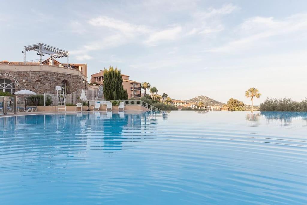 Village Cap Esterel, Piscine, Plage Saint-Raphaël Extérieur photo