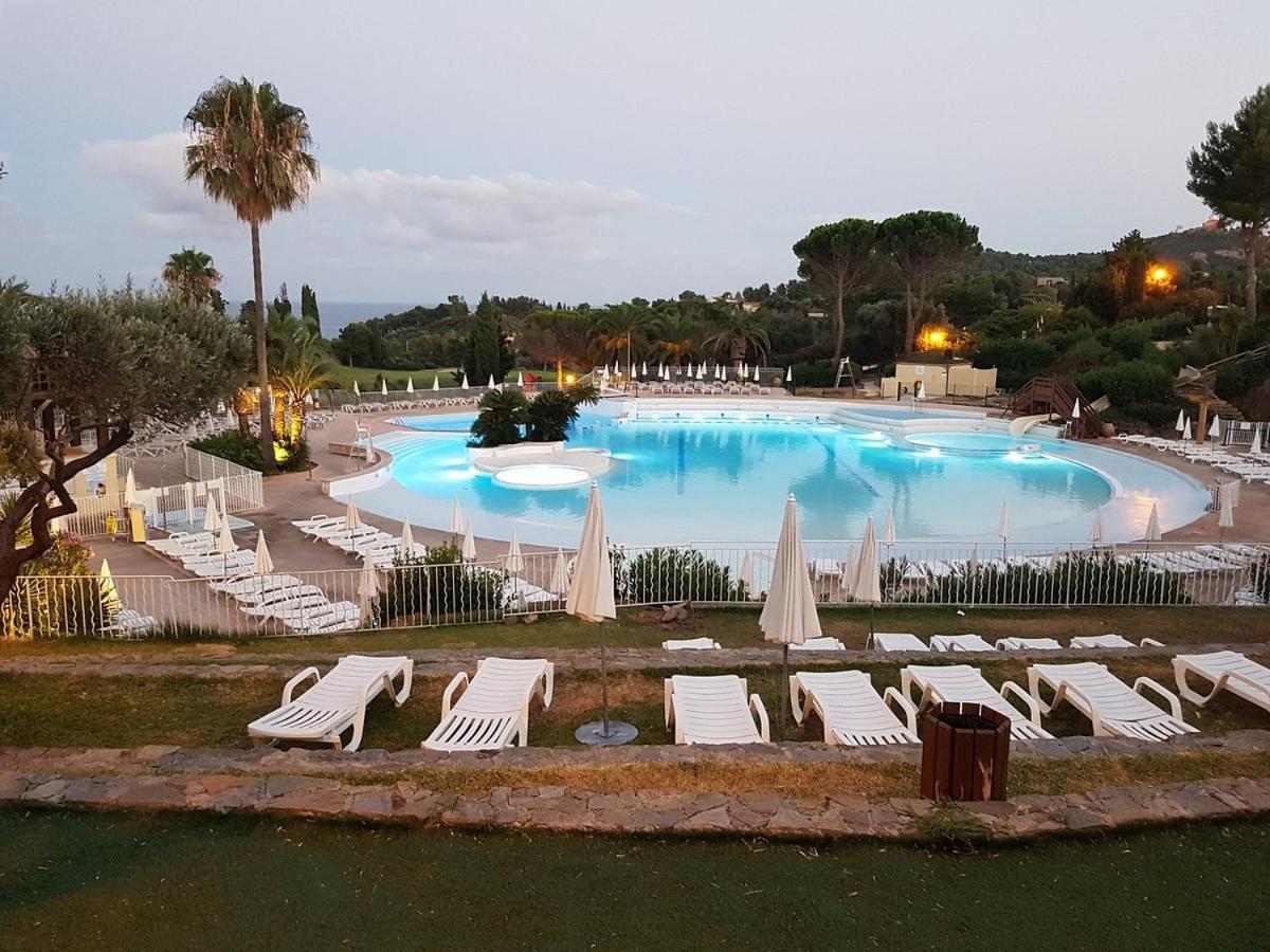 Village Cap Esterel, Piscine, Plage Saint-Raphaël Extérieur photo
