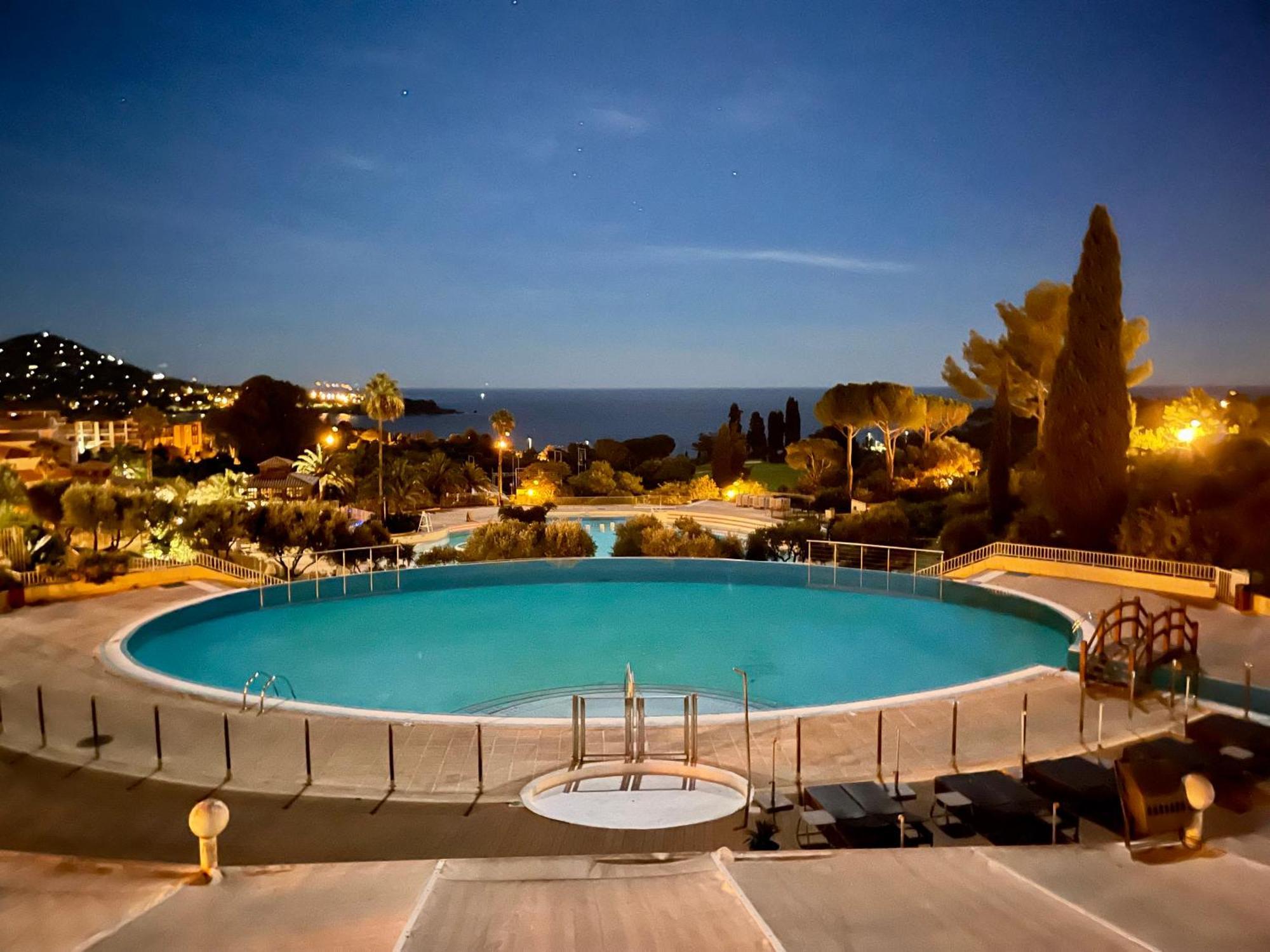 Village Cap Esterel, Piscine, Plage Saint-Raphaël Extérieur photo