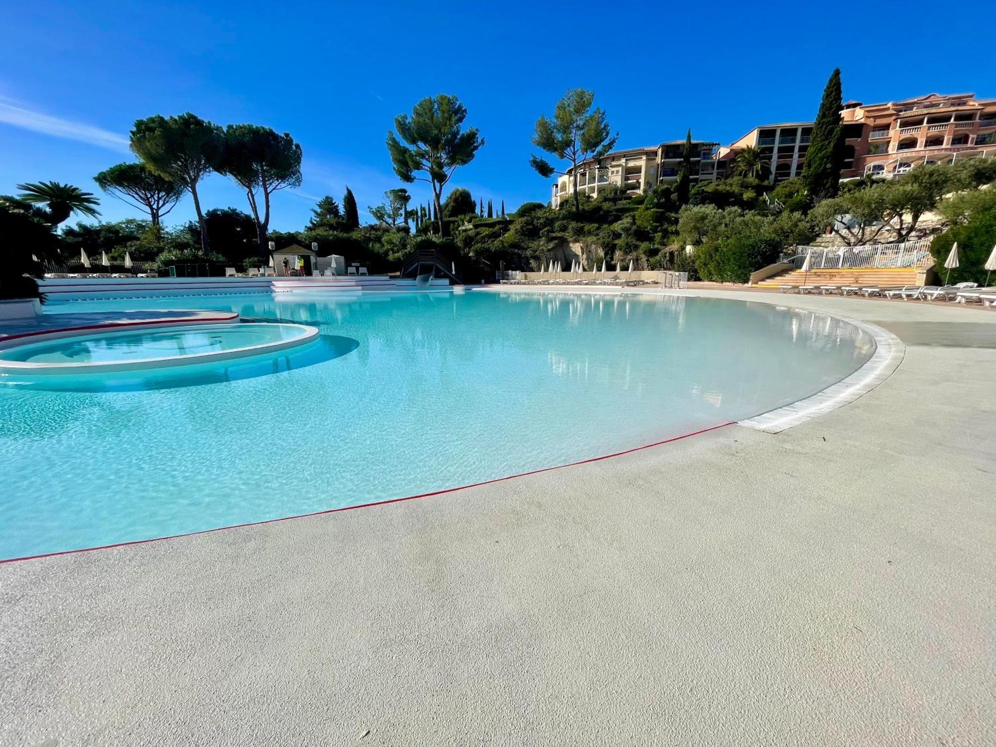 Village Cap Esterel, Piscine, Plage Saint-Raphaël Extérieur photo